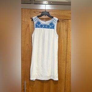 Lucky Brand White Linen and Blue Embroidered Sleeveless Dress. Size M